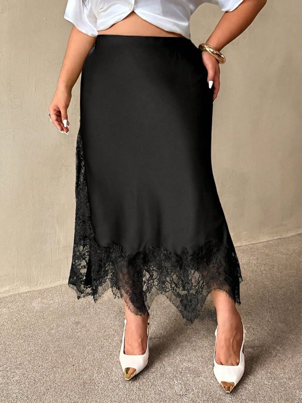 Black Elegant Women's Plus Size Lace Patchwork Skirt with High Slit - Picture 5 of 7